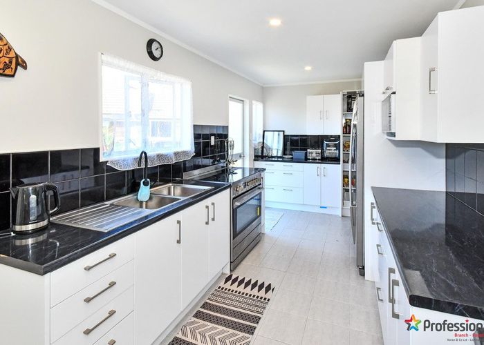  at 22 Taranui Place, Henderson, Auckland
