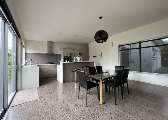  at 18 Shalimar Place, Huntington, Hamilton