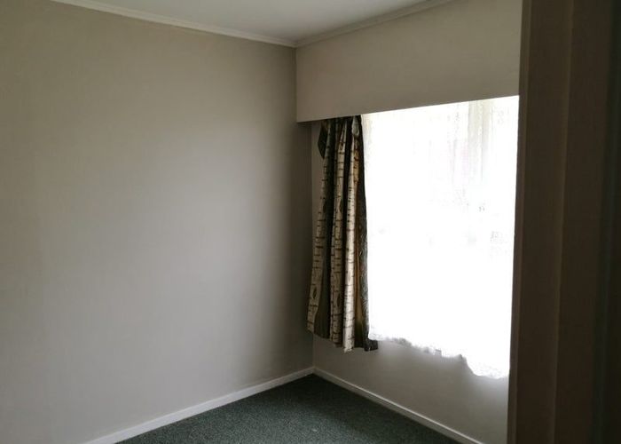  at 2/18 Anne Road, Hillcrest, North Shore City, Auckland