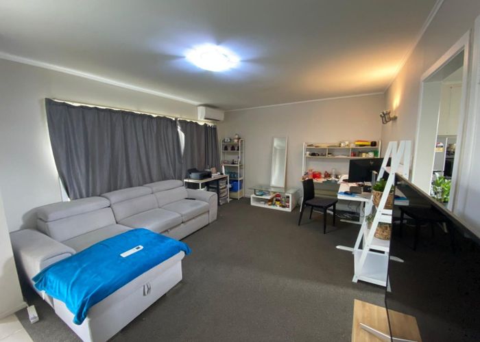  at 4/12 Dinglebank Road, Mount Wellington, Auckland