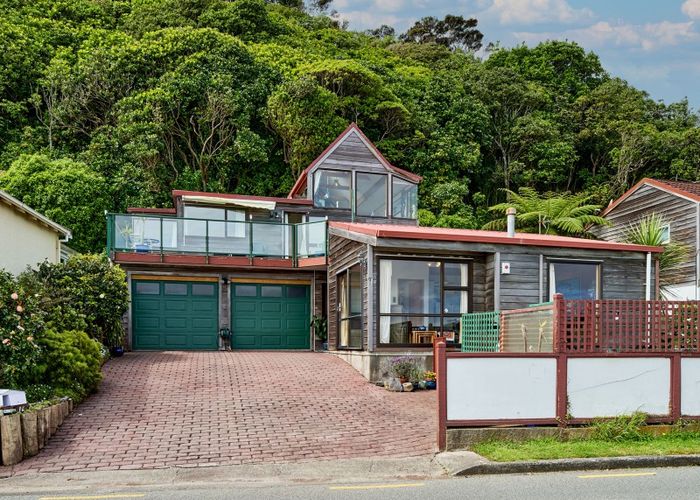  at 16 Moana Road, Plimmerton, Porirua