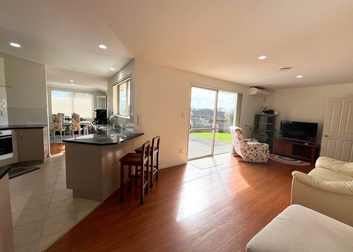  at 15 Chesterton Terrace, Henderson, Waitakere City, Auckland