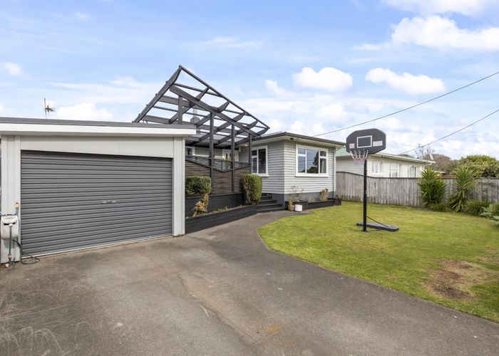  at 8 Woodleigh Street, Frankleigh Park, New Plymouth, Taranaki