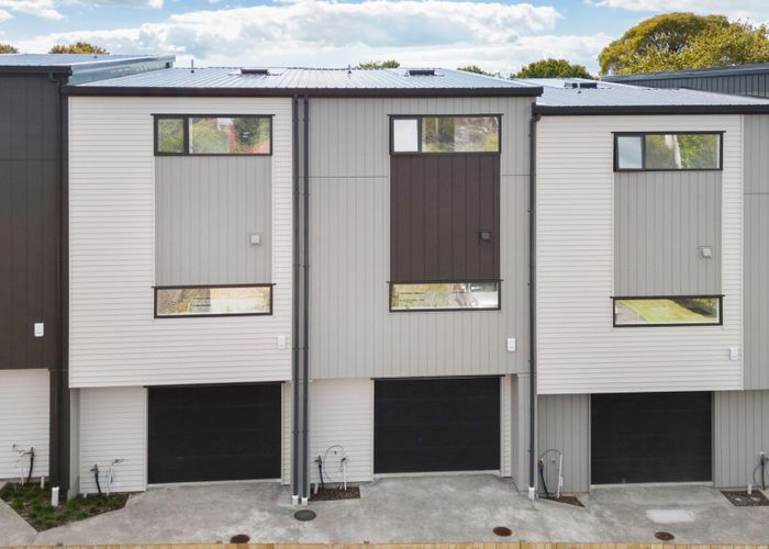  at 4/26 Buscomb Avenue, Henderson, Auckland