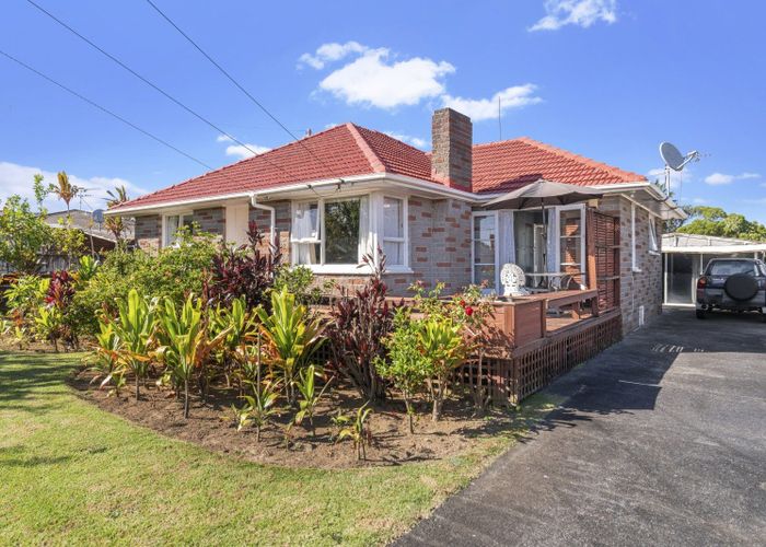  at 32 Steven Street, Mangere East, Auckland