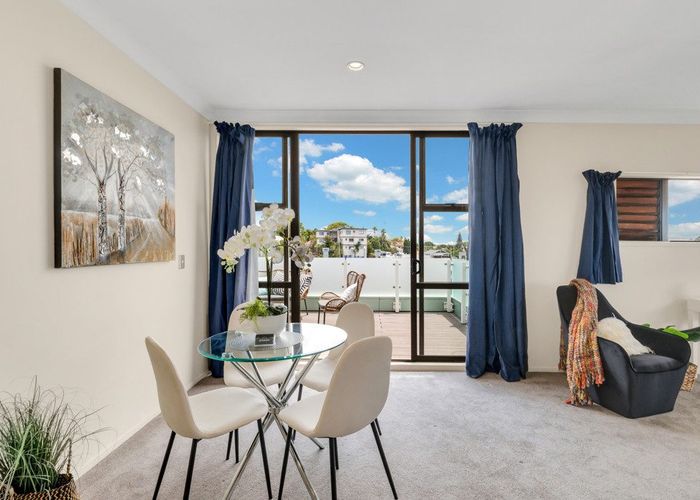  at 301/3 Morningside Drive, St Lukes, Auckland