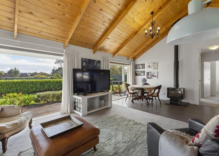  at 4 Montague Grove, Stratford, Stratford