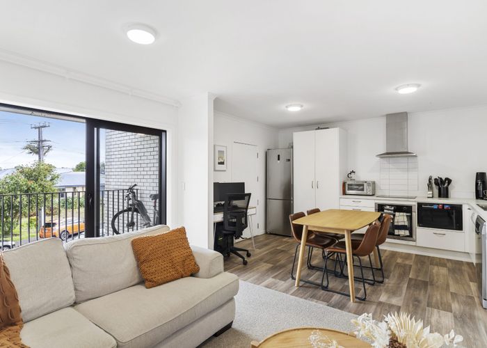  at 10/18 Titoki Street, Te Atatu Peninsula, Waitakere City, Auckland