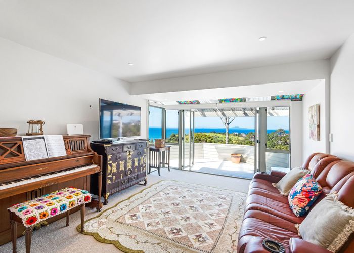  at 90 Wade River Road, Stanmore Bay, Whangaparaoa