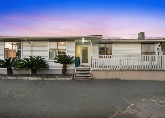  at 4 Plymouth Place, Papatoetoe, Manukau City, Auckland