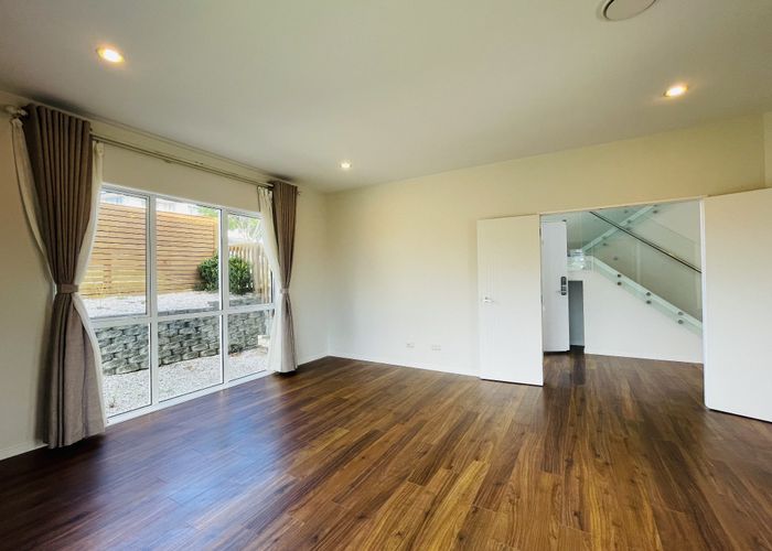  at 4A MARINA VIEW DR, West Harbour, Waitakere City, Auckland