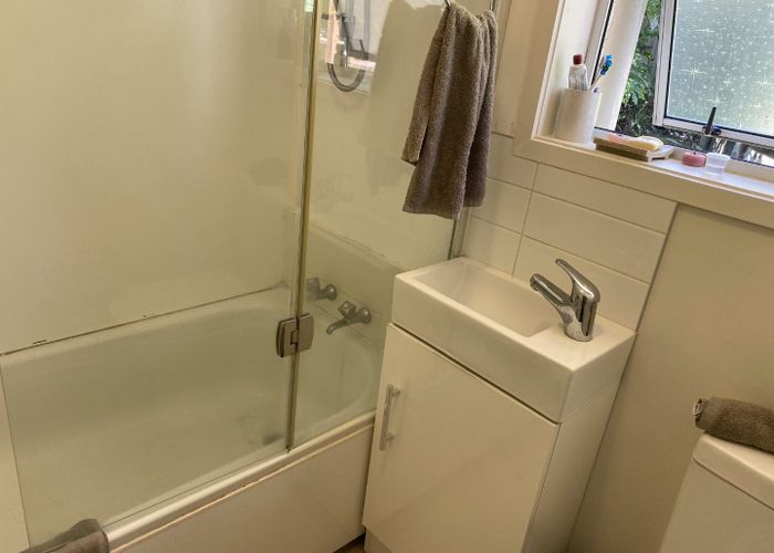  at 2/28 Morton Avenue, Forrest Hill, Auckland