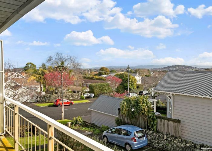  at 2/29 Fairview Road, Mount Eden, Auckland