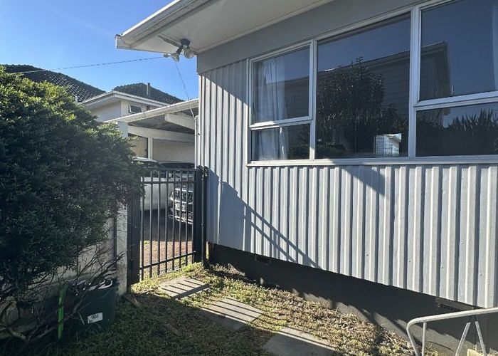  at 2/13 Clarke Road, Onehunga, Auckland City, Auckland
