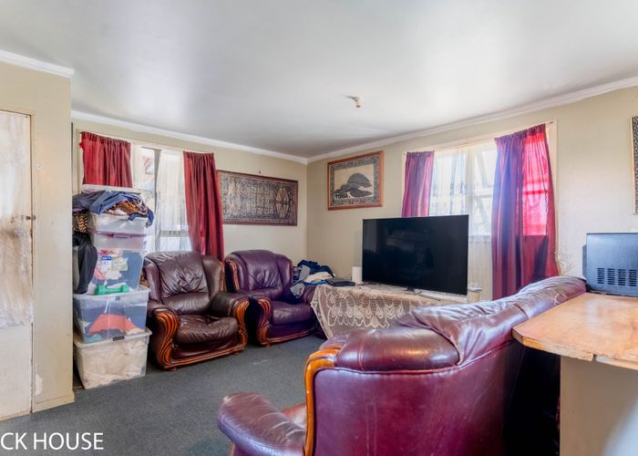  at 5 Manston Road, Mangere, Auckland