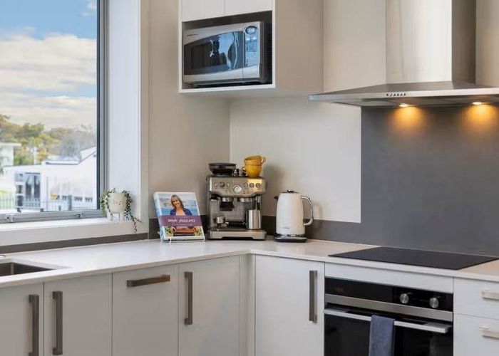  at 2 Wharetana Crescent, New Lynn, Waitakere City, Auckland