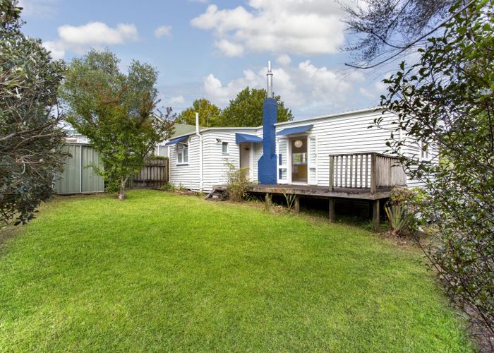  at 17  Pine Street, New Lynn, Waitakere City, Auckland