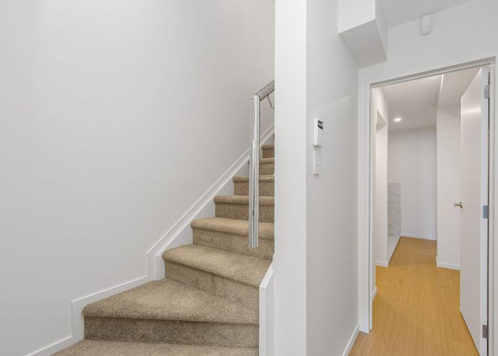  at 49D Oaktree Avenue, Browns Bay, North Shore City, Auckland