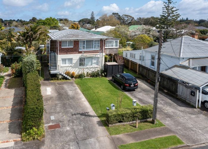  at 4/5 Cambria Road, Devonport, Auckland