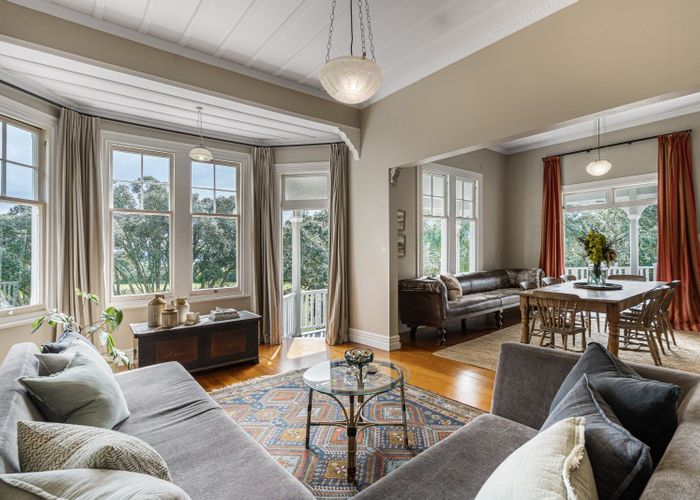 at 21 Glen Road, Stanley Point, Auckland