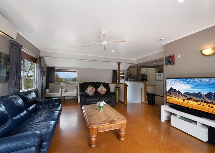  at 15 Tauhara Street, Green Bay, Auckland