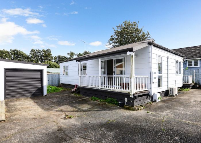  at 24C Huia Avenue, Forest Lake, Hamilton 