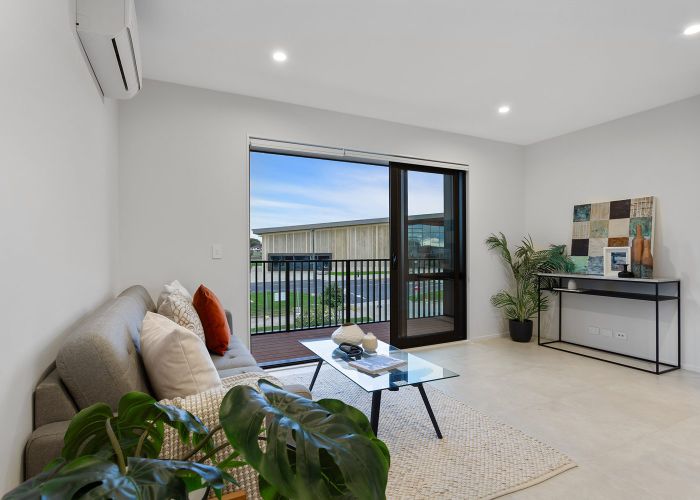  at 12/18 Paraone Crescent, Conifer Grove, Papakura, Auckland