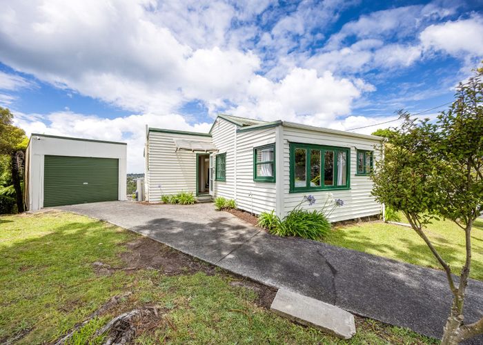  at 92 Knights Road, Rothesay Bay, North Shore City, Auckland