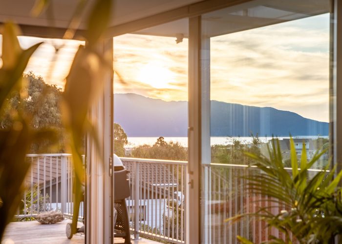 at 6 Pine Ridge Terrace, Waikanae Beach, Kapiti Coast, Wellington