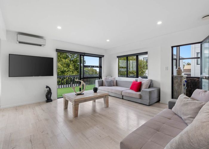  at 135 Sunset Road, Totara Vale, North Shore City, Auckland