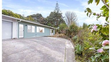  at 2/61 Glamorgan Drive, Torbay, Auckland