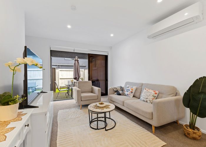 at 10 Magnetite Lane, Flat Bush, Auckland