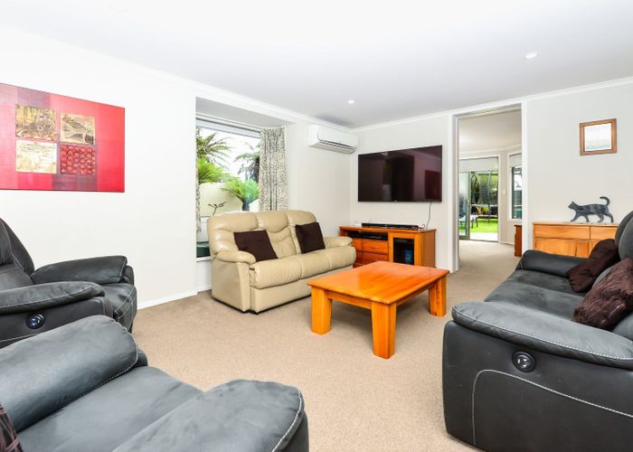  at 37 Glen Lynne Avenue, Queenwood, Hamilton