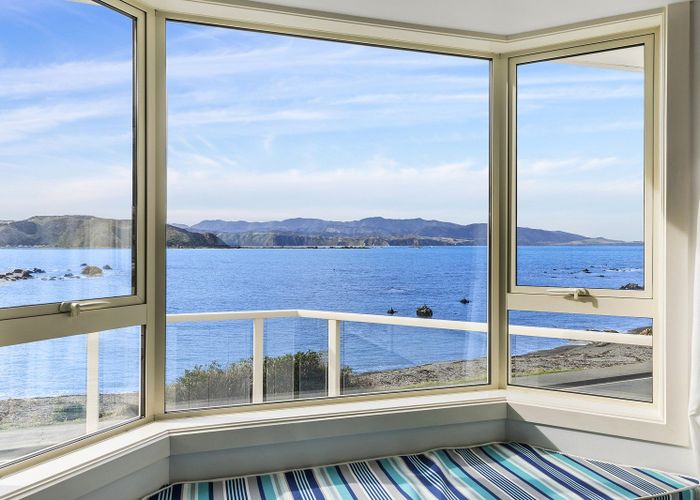  at 2/420 Queens Drive, Lyall Bay, Wellington, Wellington