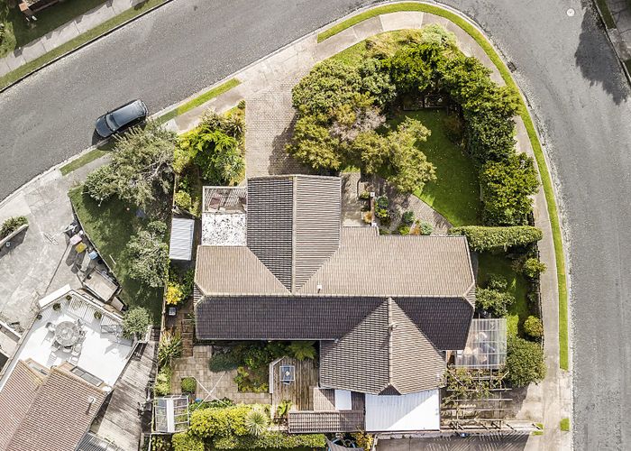  at 32 Kinloch Place, Papakowhai, Porirua