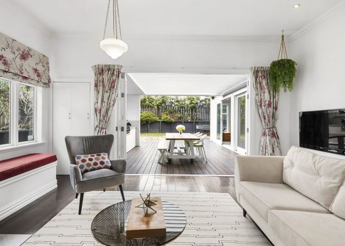  at 28 Trent Street, Island Bay, Wellington