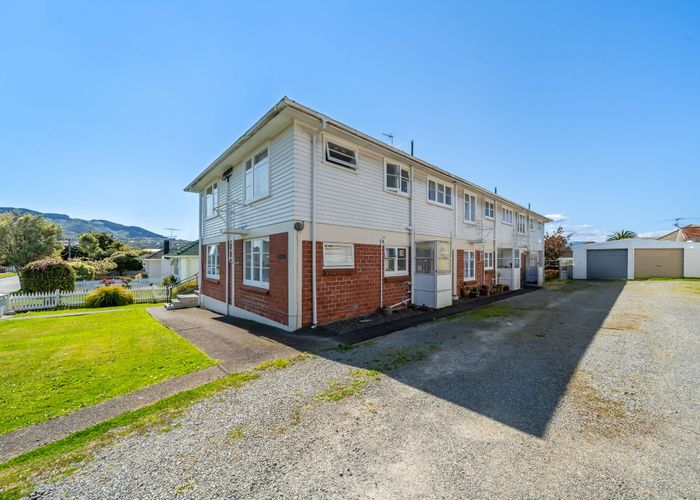  at 2 Argyle Grove, Trentham, Upper Hutt