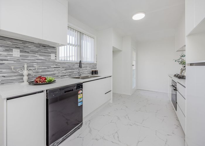  at 21 Farnborough Crescent, Mangere, Manukau City, Auckland