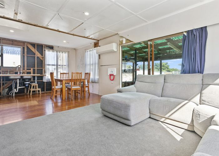  at 31 Range View Road, Mount Albert, Auckland