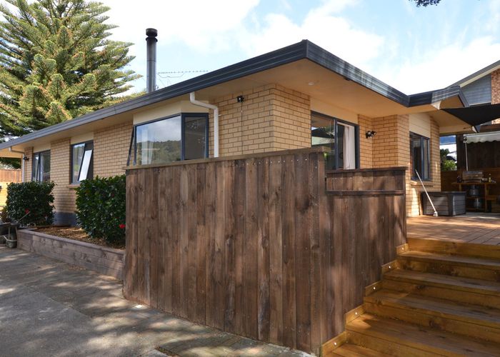  at 16 Mahoe Glade, Patumahoe, Pukekohe