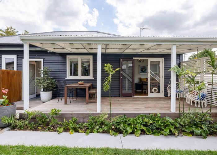  at 8 Naylor Street, Hamilton East, Hamilton
