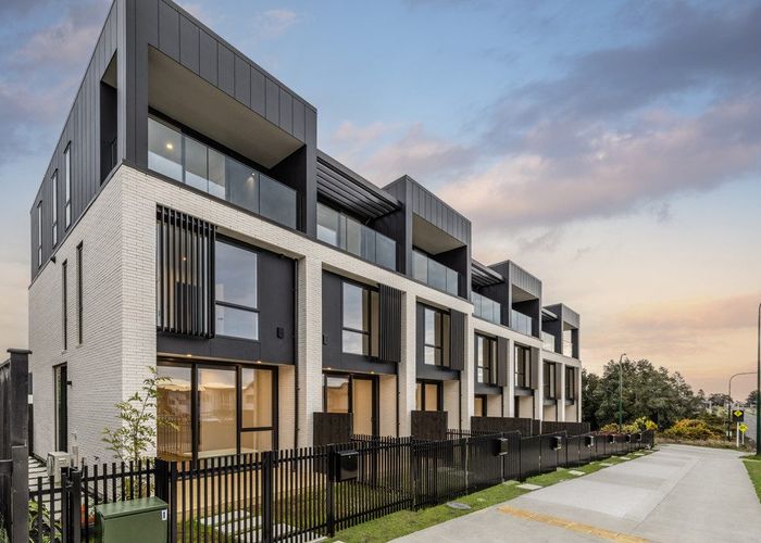  at 4/239 Flat Bush School Road, Flat Bush, Manukau City, Auckland