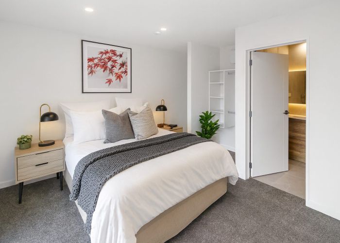  at 2/8 Funnell Place, Manurewa, Manukau City, Auckland