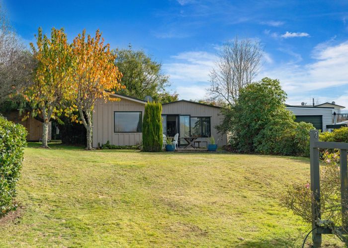  at 2 Earle Place, Acacia Bay, Taupo