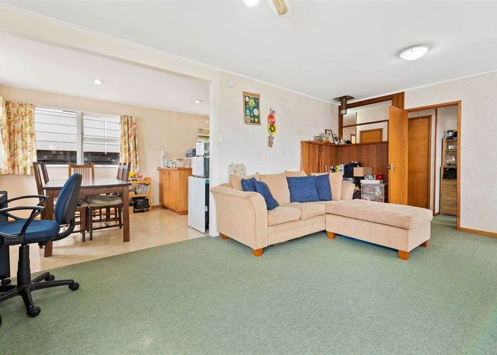  at 15 Sunline Avenue, Massey, Waitakere City, Auckland