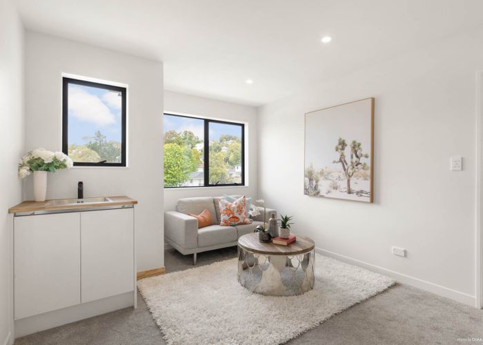  at 3A Athena Drive, Totara Vale, Auckland