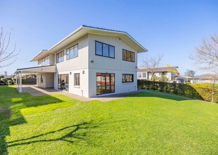  at 13 Knightsbridge Drive, Forrest Hill, North Shore City, Auckland