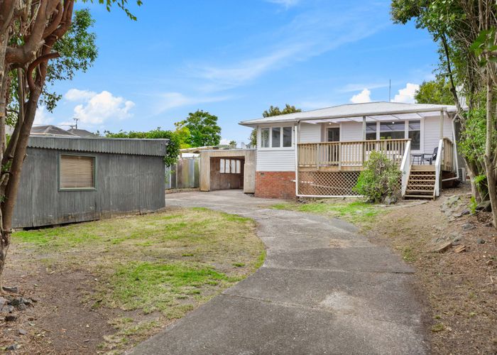  at 8 Marewa Street, Te Atatu South, Waitakere City, Auckland