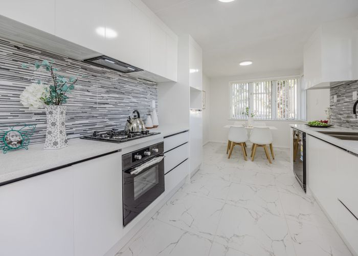  at 21 Farnborough Crescent, Mangere, Manukau City, Auckland