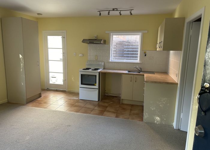  at 2/22 Fairview Road, Mount Eden, Auckland